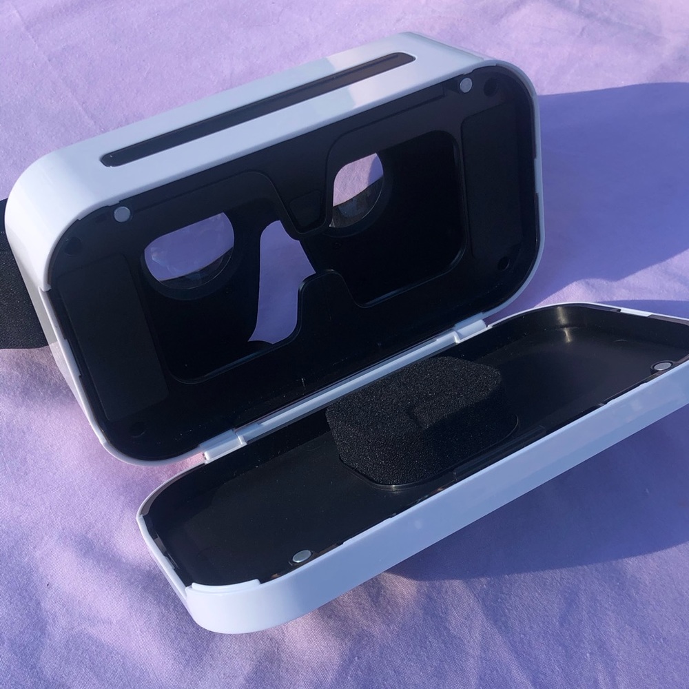 2016 Merchsource Virtual Reality Headset - Picture 4 of 4